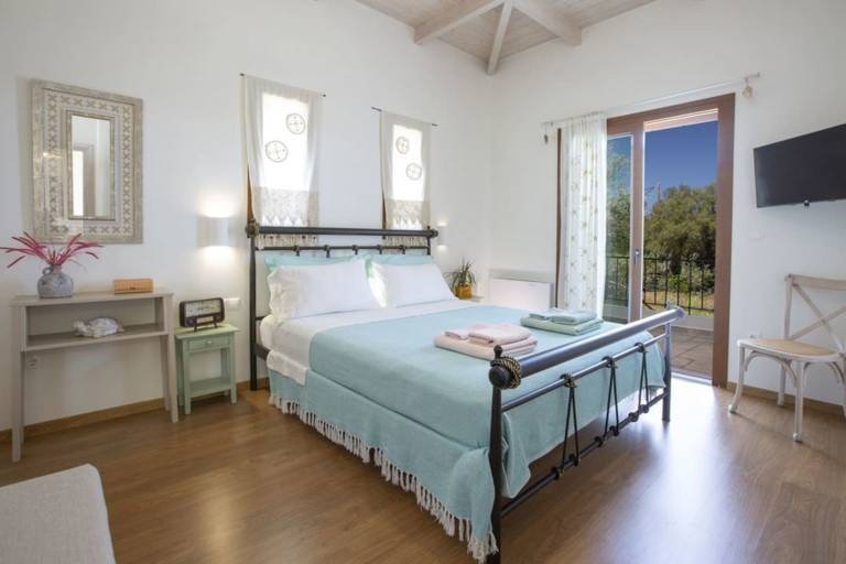 Villa with private pool, yard & BBQ — photo 4