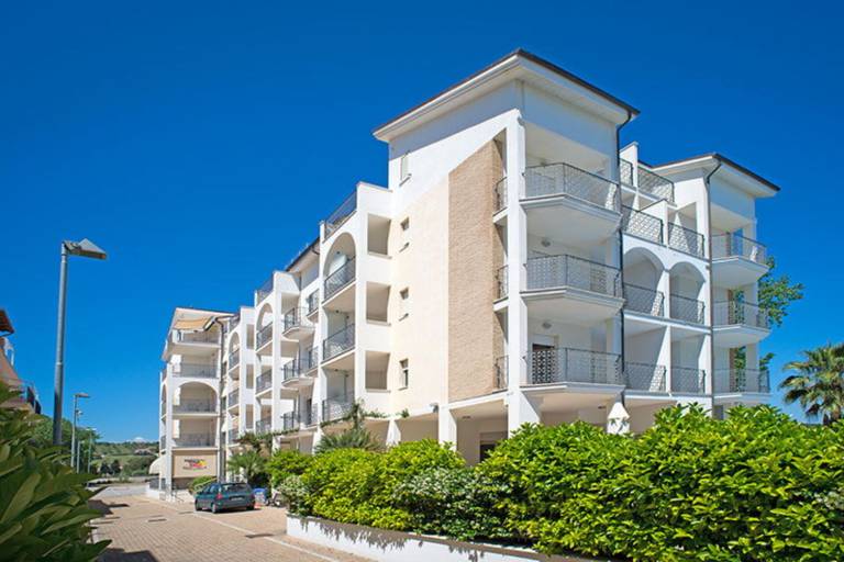 Apartment with pool & terrace | Beach nearby | Pet-friendly — photo 2