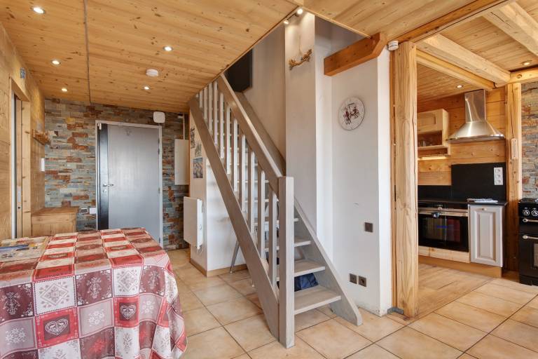 Chalet with patio & barbeque | Mountain view | Close to the ski | Pets allowed — photo 3