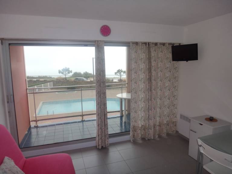Charming apartment with pool & garden | Lake view | Close to the beach | Pets are welcome — photo 4