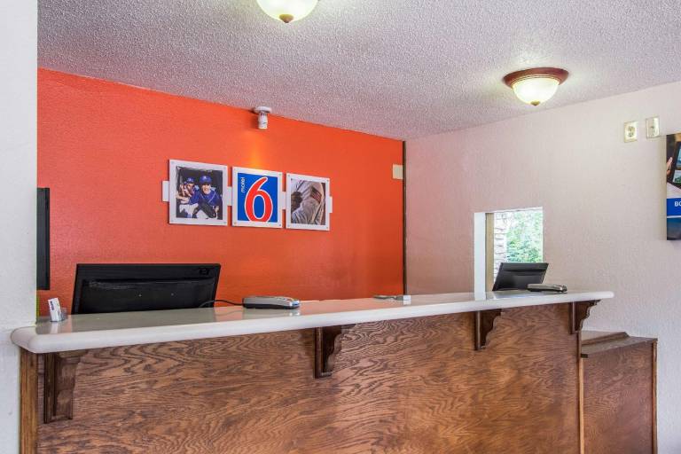 Motel 6 Ashland, OH — photo 5