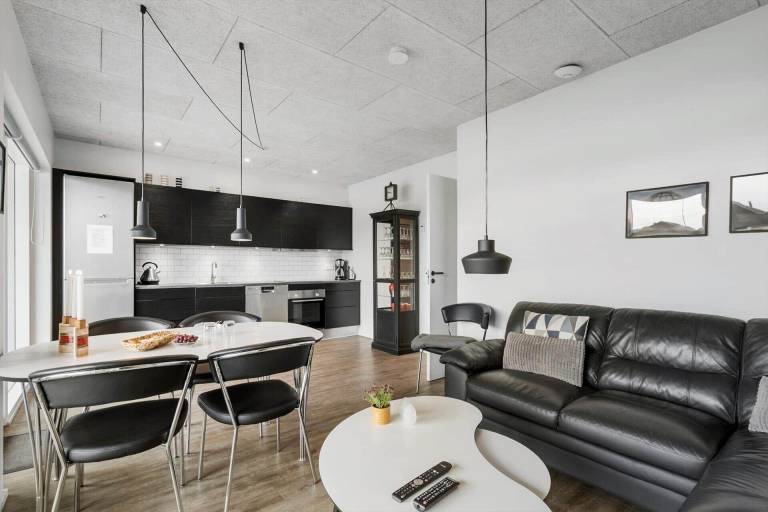 Fully equipped holiday apartment with barbecue, garden & patio | Dogs allowed — photo 4