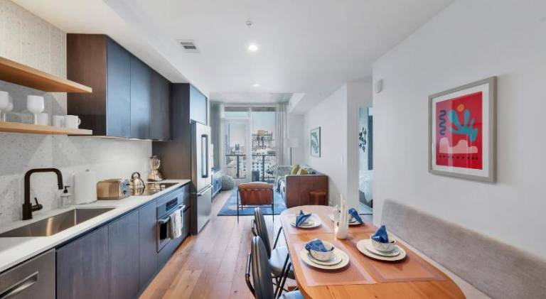 Upscale Rainey St Condo Homes - Peloton, gym, rooftop pool, wifi included — photo 5