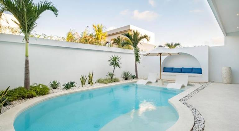 Villa with pool & hot tub in Pecatu