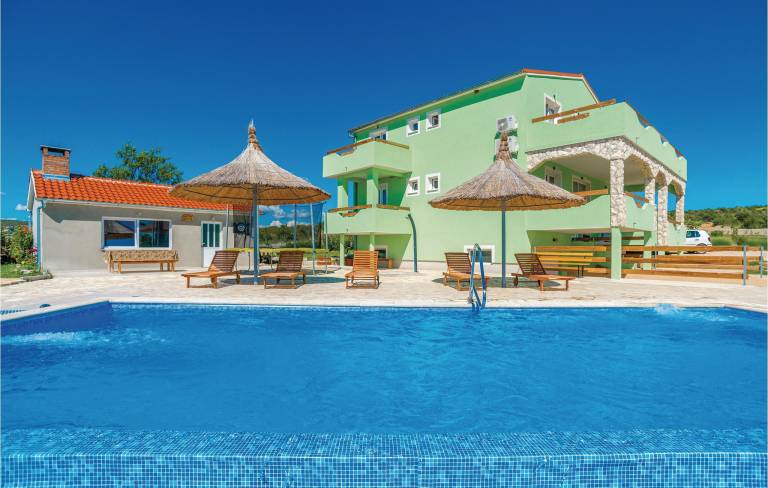 Ferienhaus in Lake Vrana (Dalmatia), Pakoštane für max. 11 Personen Ferienhaus in Lake Vrana (Dalmatia), Pakoštane für max. 11 Personen