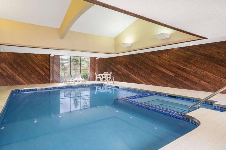 Super 8 By Wyndham Wausau — photo 3