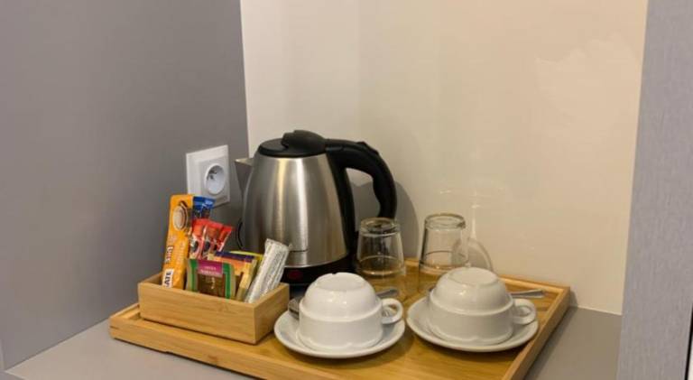 Serviced apartment with yard & patio — photo 5