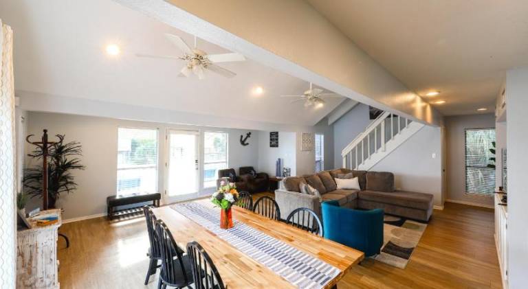 Vacation home with patio, barbeque & yard | Close to the beach | Pets are welcome — photo 3
