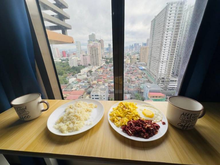 Fully equipped vacation home with pool & garden | Suitable for remote work | Pet-friendly in Pasay