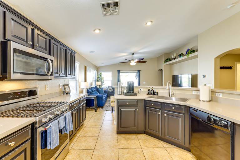 4 Mi to Luke AFB: Family Home w/ Pool & Hot Tub — photo 5