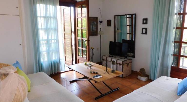 Rental apartment with terrace & garden — photo 2