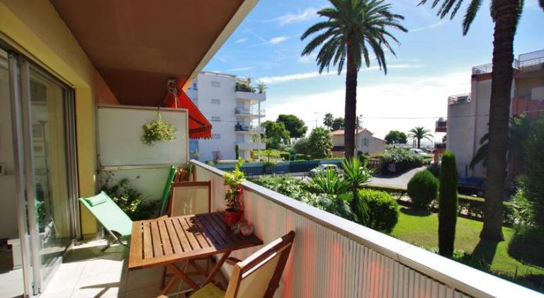 Apartment with pool in Cagnes-sur-Mer