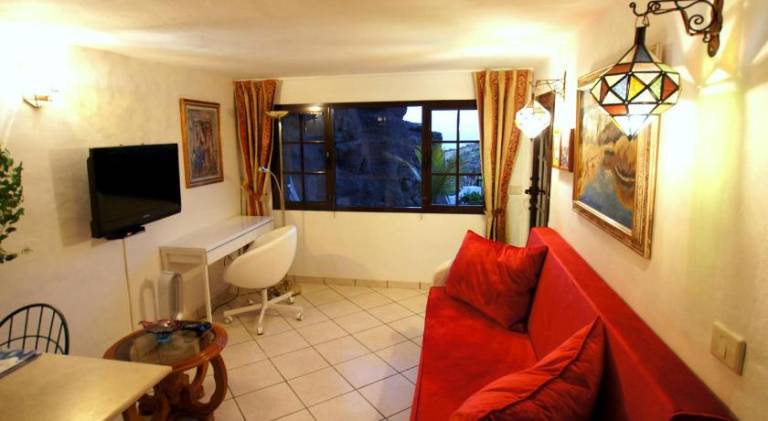 House with pool — photo 2