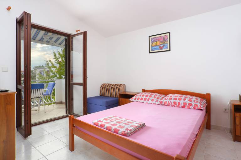 Studio flat with balcony and sea view Slatine, Čiovo (AS-13298-b) in Okrug