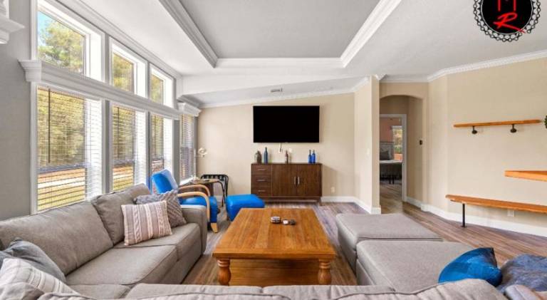 Big house with patio, pool & grill | Pets allowed — photo 2