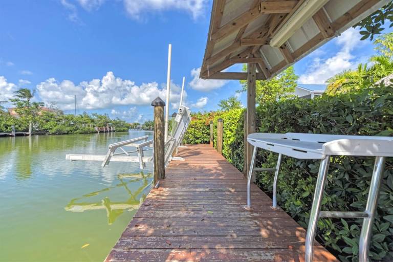 Kon Tiki Private Waterfront Pool Home, 30' Dock — photo 4