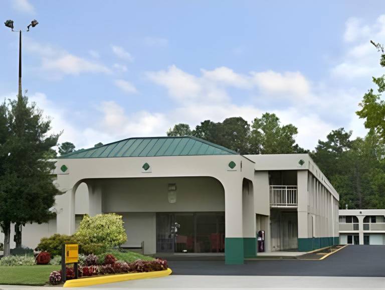 Super 8 By Wyndham Williamsburg/Historic Area in Williams, VA