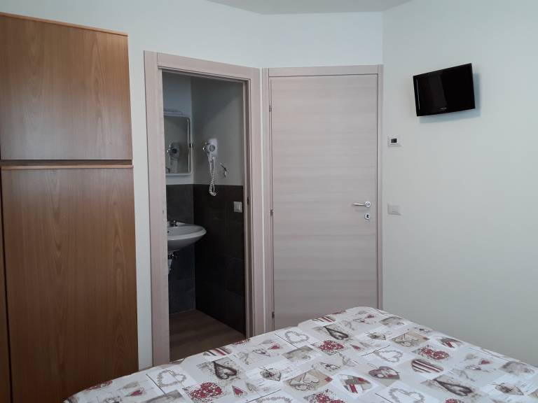 Dedicated room | Mountain view | Pet-friendly — photo 3