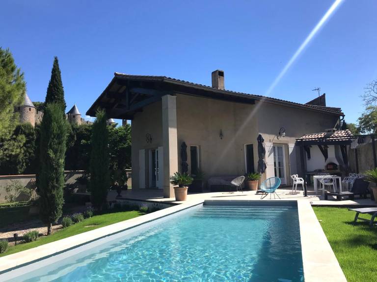 House with pool — photo 4