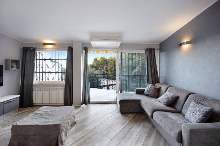 Apartment Casa gioia with Sea View, Garden and Wi-Fi in Diano Marina