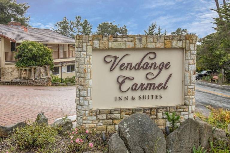 The Vendange Carmel Inn & Suites — photo 5