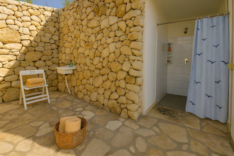 Holiday apartment with grill & yard — photo 3