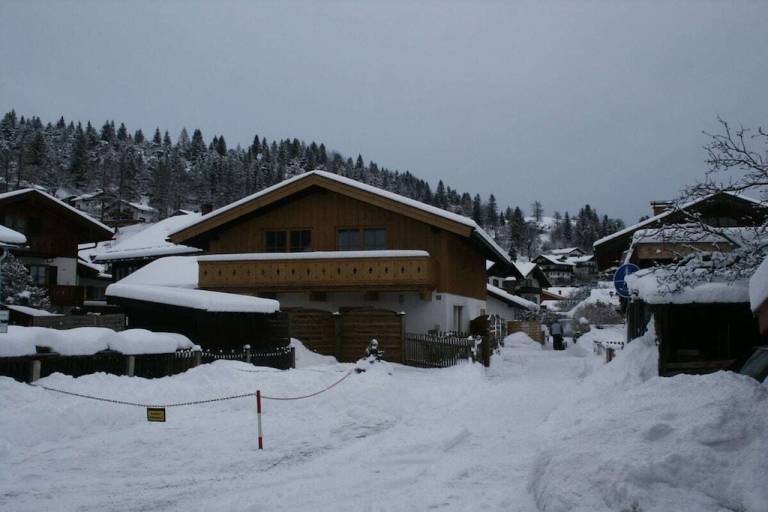 Vacation home with yard | Ski nearby | Pets are welcome — photo 2
