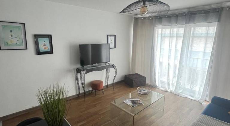 Holiday apartment with patio — photo 2