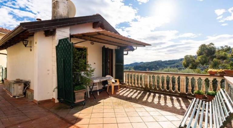 House with barbeque & terrace in San Bartolomeo al Mare