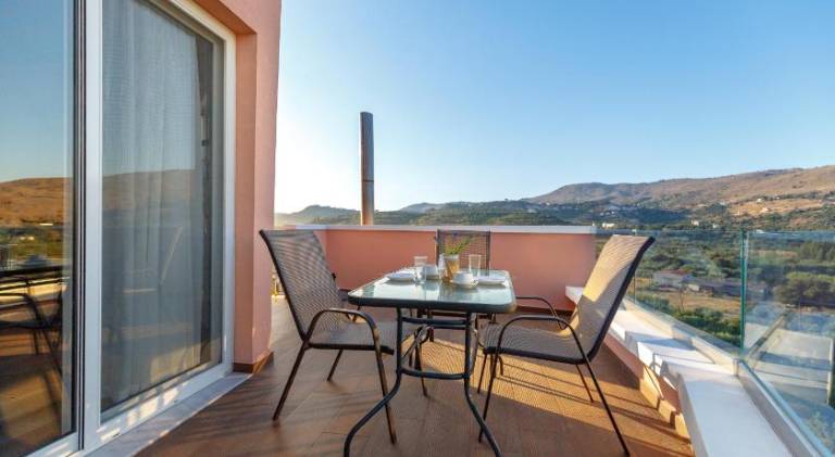 Apartment with garden, patio & pool | Suitable for remote work — photo 4