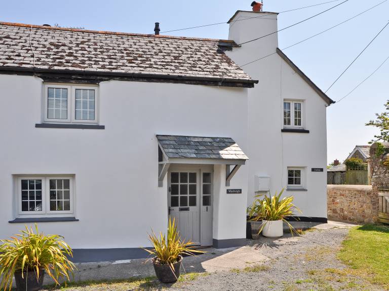 Family-friendly cottage with pool, garden & grill | Dogs allowed in Bude