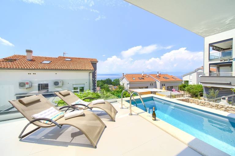 Wunderschönes Ferienapartment mit privatem Pool: Villa Solis Lacus - Apartment Cijan in Njivice auf Krk — photo 4