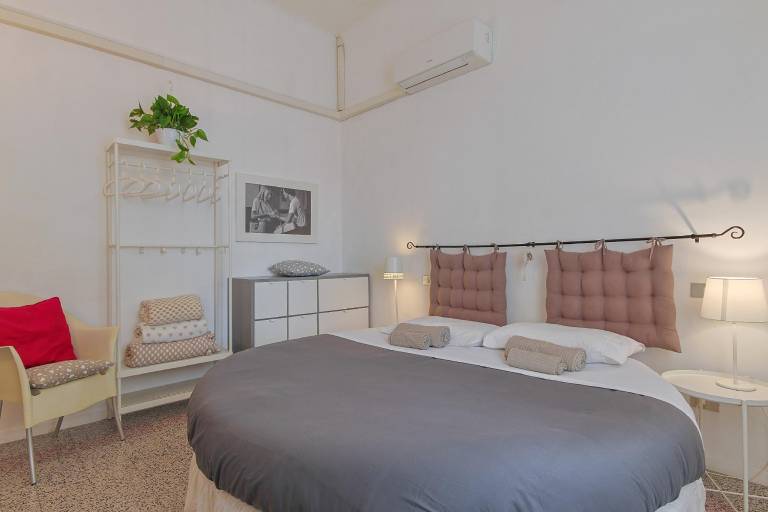 Apartment with terrace | Close to Santa Maria della Spina | Good for workation in Pisa