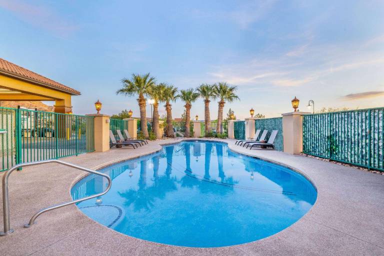 La Quinta Inn & Suites by Wyndham St. George — photo 2