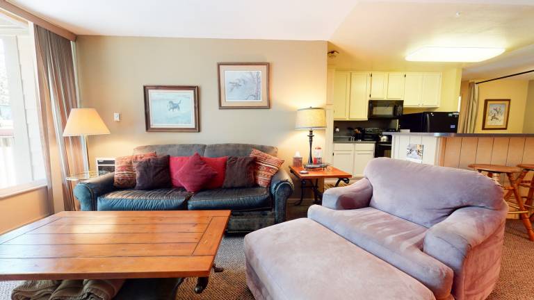 Condo with hot tub, patio & sauna in Mammoth Lakes, CA