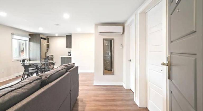 DUPLEX 6 BEDROOMS IN HEART OF PLATEAU MONT-ROYAL — photo 3