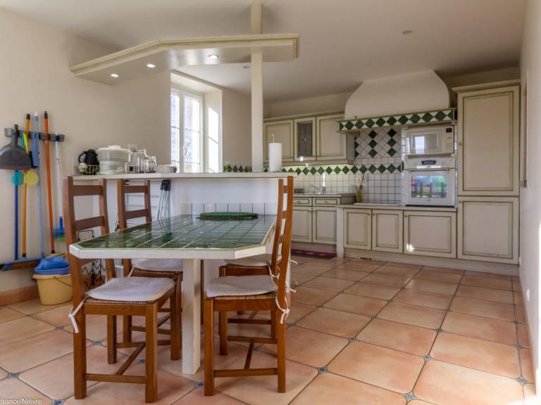 Cottage with yard & barbeque | Pet-friendly — photo 3