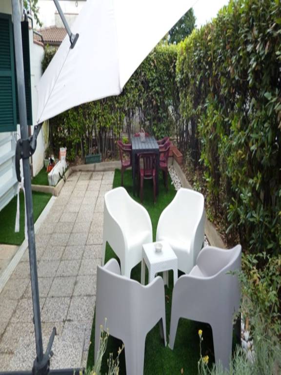 Holiday apartment with garden — photo 3