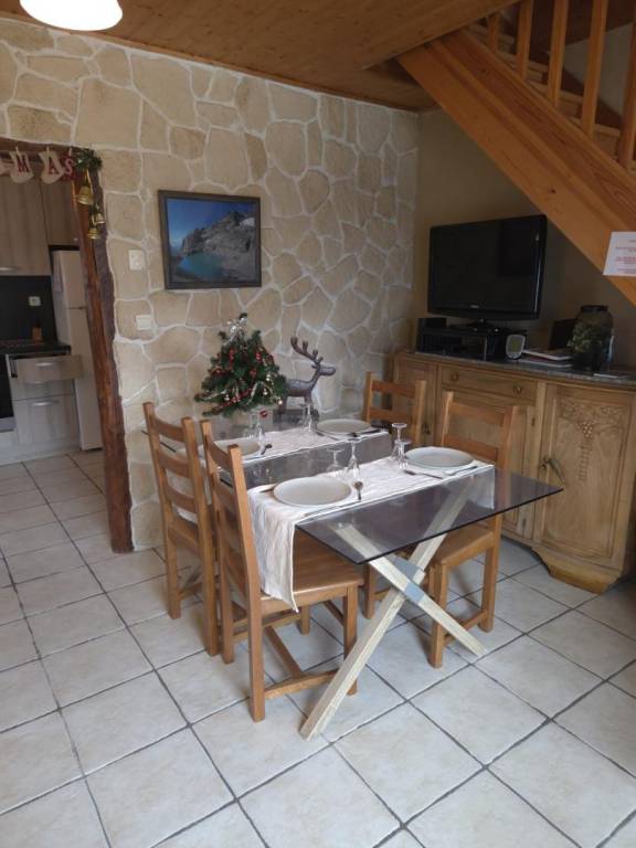 Gite with yard, grill & terrace — photo 3