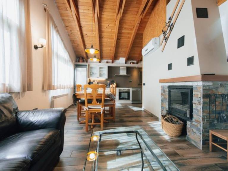 Holiday apartment with barbeque & pool in Lleida