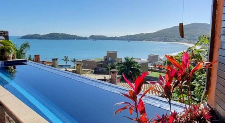 Ample vacation home with pool | Beach nearby | Dogs allowed in Bombinhas