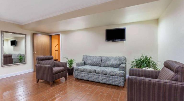 Super 8 by Wyndham Lexington/Hamburg Area — photo 2