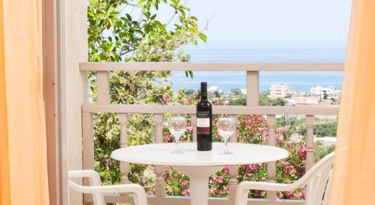 Beautiful serviced apartment with pool, barbeque & yard | Pets are welcome — photo 4