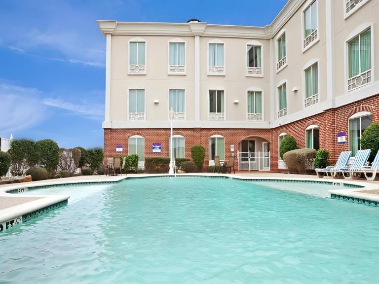 Holiday Inn Express Hotel & Suites Waxahachie By IHG in Waxahachie, TX