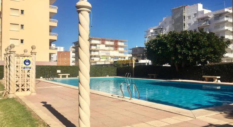 Apartment with pool — photo 4