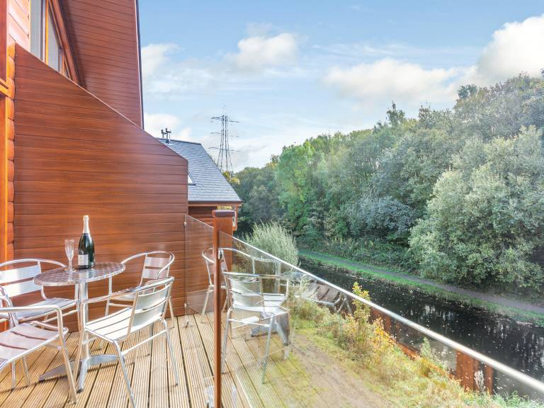 Cottage with garden, terrace & jacuzzi | River view — photo 2