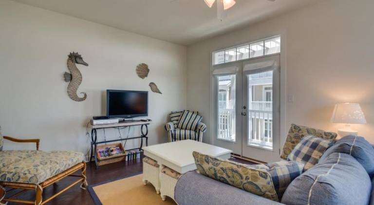 Vacation home with patio & pool | Beach nearby | Pet-friendly — photo 2