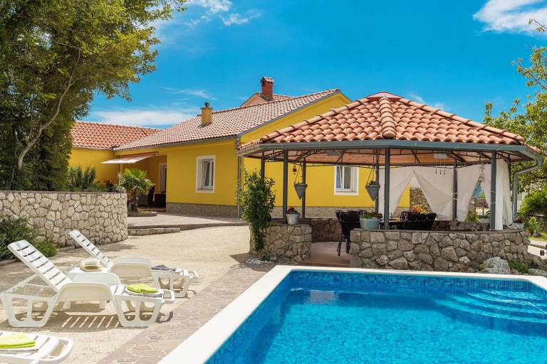 House with patio, private pool & yard | Good for workation — photo 2