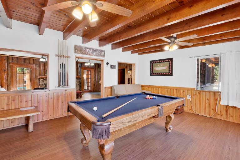 Lodge House Vintage Cabin - Pool Table - Walk to Lake - Summertime Pool — photo 3