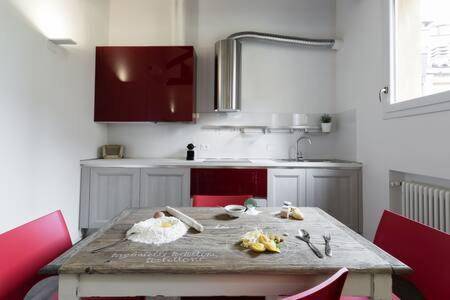 RED Appartamento immerso tra le mura bolognesi — photo 3